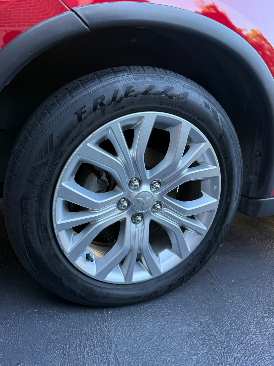 Mitsubishi Outlander — Exterior Detail